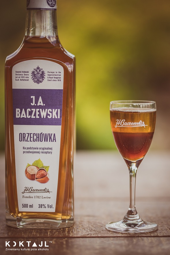shoty-z-wodka-orzechowa